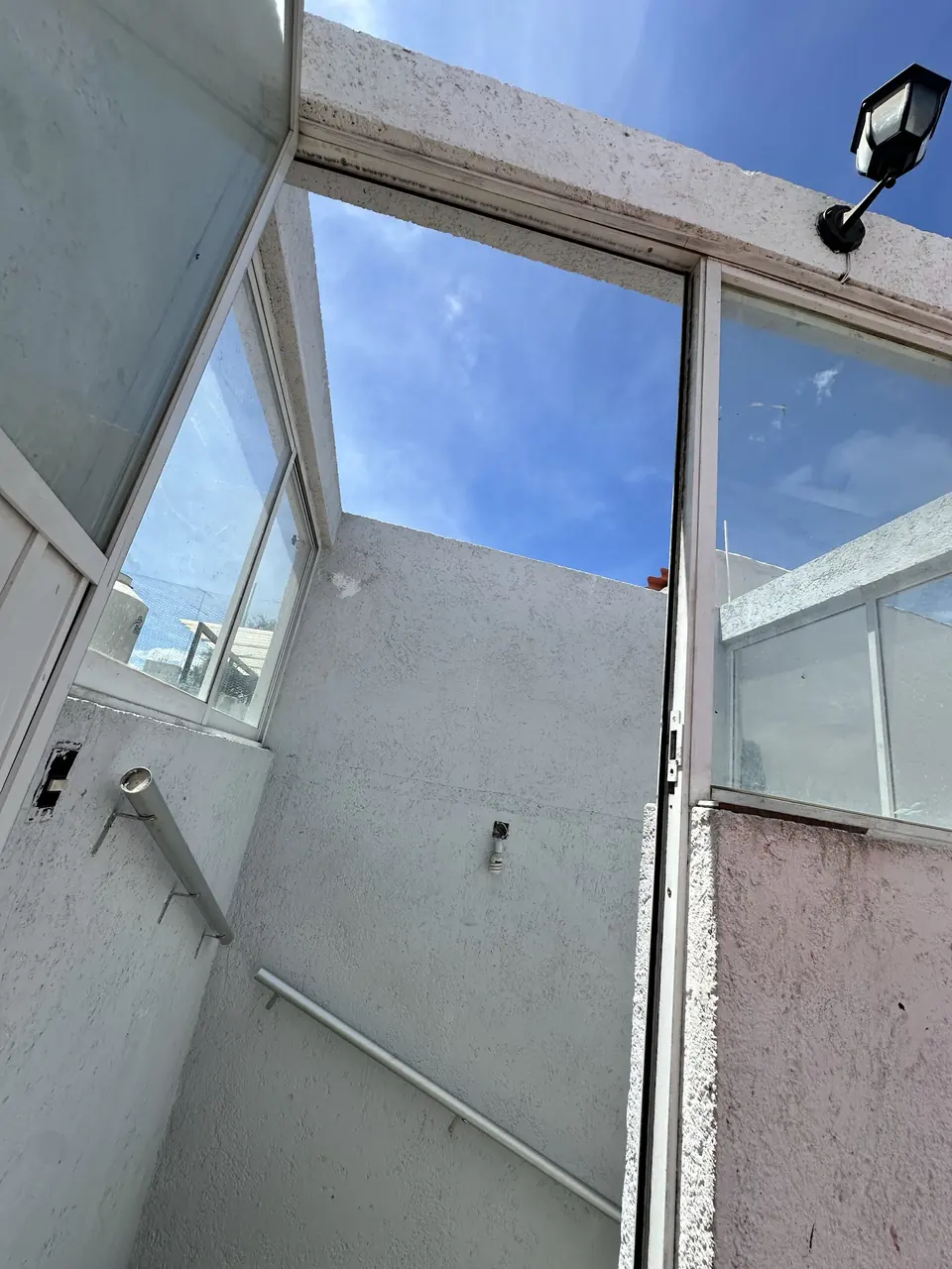 Espacio sin cubierta antes de la instalación